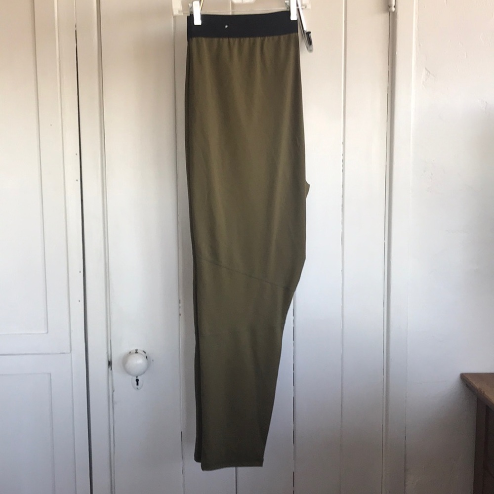 LIVI Active yoga pants by Lane Bryant size 26/28